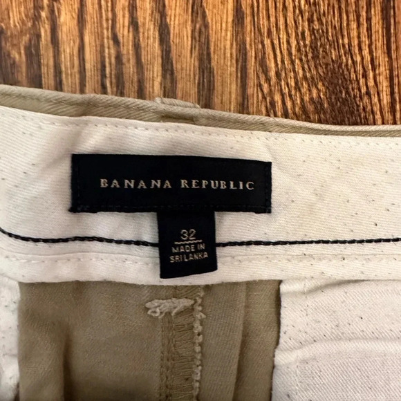 Banana Republic Khaki Shorts Sz 32 - Picture 4 of 4